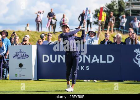 Irvine, Royaume-Uni. 06 août 2023. La quatrième et dernière manche de l'Open de golf féminin, disputée contre Dundonald Links, près d'Irvine, Ayrshire, Écosse, Royaume-Uni, a été remportée par Céline Boutier de France avec un score de 15 Under. Elle a joué le dernier tour avec Maja Stark de Suède et Patty Tavatanakit de Thaïlande. Boutier part sur le 18e tee, crédit : Findlay/Alamy Live News Banque D'Images