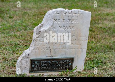 Broken Gravestone, Evergreen Cemetery, Gettysburg Pennsylvanie USA Banque D'Images