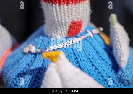 Une décoration au crochet pour une borne à Fraserburgh Beach, nord-est de l'écosse.Un gros plan de perles lisant «bienvenue» Banque D'Images