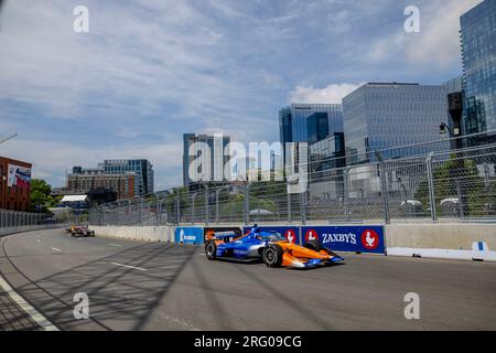 Nashville, Tennessee, États-Unis. 6 août 2023. Le pilote INDYCAR, SCOTT DIXON (9) d'Auckland, Nouvelle-Zélande, court à travers les virages lors du Grand Prix Big machine Music City dans les rues de Nashville à Nashville TN. (Image de crédit : © Walter G. Arce Sr./ZUMA Press Wire) USAGE ÉDITORIAL SEULEMENT! Non destiné à UN USAGE commercial ! Banque D'Images