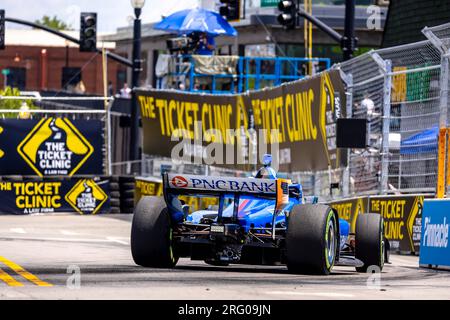 Nashville, Tennessee, États-Unis. 6 août 2023. Le pilote INDYCAR, SCOTT DIXON (9) d'Auckland, Nouvelle-Zélande, court à travers les virages lors du Grand Prix Big machine Music City dans les rues de Nashville à Nashville TN. (Image de crédit : © Walter G. Arce Sr./ZUMA Press Wire) USAGE ÉDITORIAL SEULEMENT! Non destiné à UN USAGE commercial ! Banque D'Images