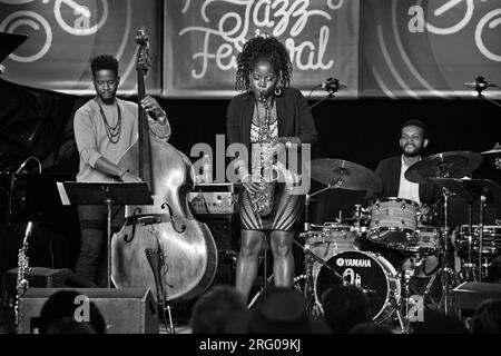 TIA FULLER'S DIAMOND CUT effectuant au 61e Festival de Jazz de Monterey - Monterey, Californie Banque D'Images