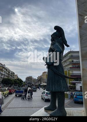 Statues et monuments des héros de la guerre révolutionnaire grecque en 1821 (la guerre d'indépendance contre l'Empire ottoman) à Kalamata à Messeni Banque D'Images