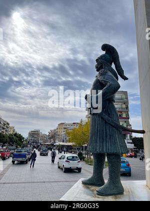 Statues et monuments des héros de la guerre révolutionnaire grecque en 1821 (la guerre d'indépendance contre l'Empire ottoman) à Kalamata à Messeni Banque D'Images