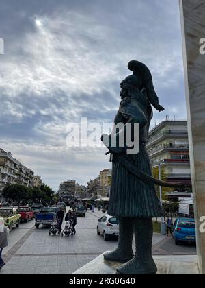 Statues et monuments des héros de la guerre révolutionnaire grecque en 1821 (la guerre d'indépendance contre l'Empire ottoman) à Kalamata à Messeni Banque D'Images