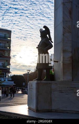 Statues et monuments des héros de la guerre révolutionnaire grecque en 1821 (la guerre d'indépendance contre l'Empire ottoman) à Kalamata à Messeni Banque D'Images