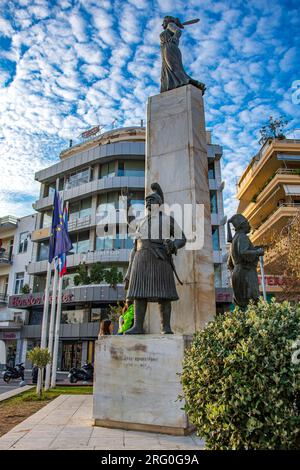 Statues et monuments des héros de la guerre révolutionnaire grecque en 1821 (la guerre d'indépendance contre l'Empire ottoman) à Kalamata à Messeni Banque D'Images