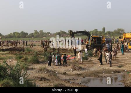 Nawabshah, Sindh, Pakistan. 6 août 2023. NAWABSHAH, PAKISTAN - AOÛT 6 : vue d'un déraillement d'un train de voyageurs à Nawabshah, province sud du sindh, Pakistan, le 6 août 28 ont été tués et plus de 50 ont été blessés dans cet accident (image de crédit : © Jan Ali Laghari/Pacific Press via ZUMA Press Wire) POUR USAGE ÉDITORIAL SEULEMENT! Non destiné à UN USAGE commercial ! Banque D'Images