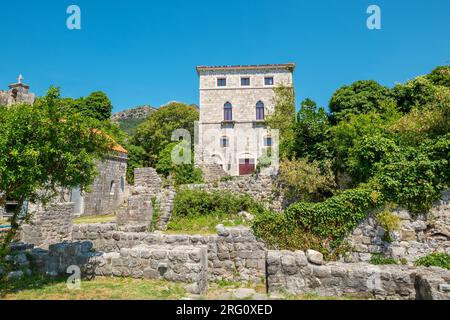 Palais médiéval et église parmi les ruines de Old Bar. Monténégro Banque D'Images