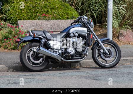 Bordeaux , France - 08 01 2023 : Yamaha V-Max 1200 ancienne moto rétro puissance japon custom speed vintage vieille moto Banque D'Images