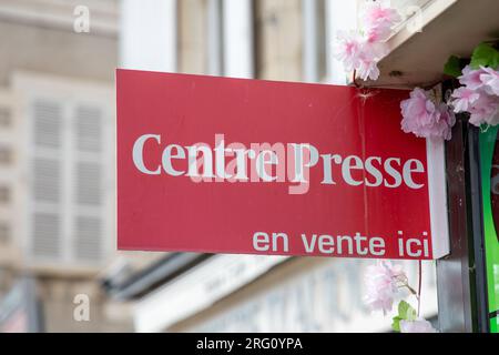 poitiers , Aquitaine France - 07 28 2023 : centre presse logo marque et texte de l'enseigne journal français quotidien régional dans le centre ouest de la france Banque D'Images