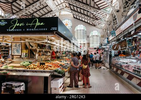 Valence, Espagne - 29 juillet 2023 : marché central de la ville de Valence. Vue intérieure Banque D'Images