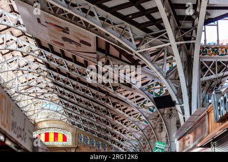 Valence, Espagne - 29 juillet 2023 : marché central de la ville de Valence. Vue intérieure Banque D'Images