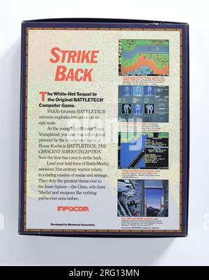 Battletech, le jeu PC Revenge des Crescent Hawks, couverture de fond de boîte, captures d'écran de Battle Mechs in combat Banque D'Images