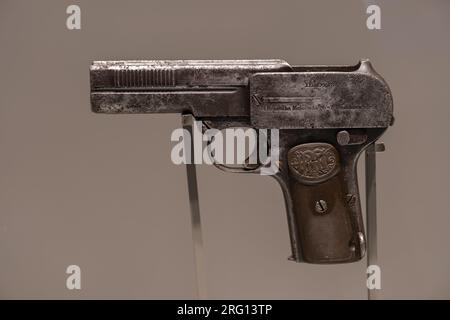 Pistolet partisan Dreyse au Musée de la Seconde Guerre mondiale à Gdansk, Pologne. Modèle de 1907, appartenait à un commandant de l'unité de l'Armée de l'intérieur. Banque D'Images