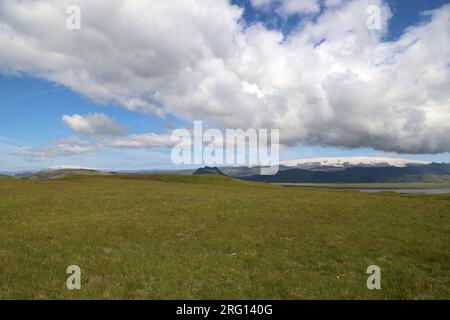 Islande- vue sur le volcan Katla recouvert de glace et Eyjafjallajökull sur la gauche Banque D'Images