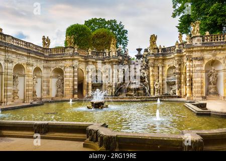 La fontaine Nymphenbad dans le palais Zwinger à Dresde en Allemagne Banque D'Images