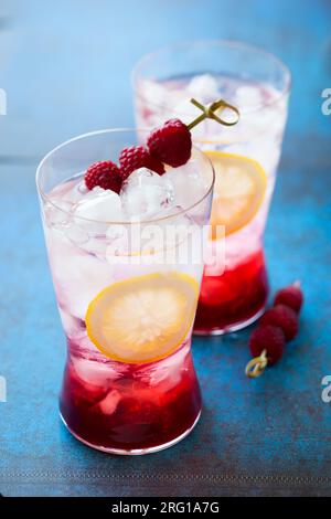 Boisson rafraîchissante à la framboise dans des verres Banque D'Images