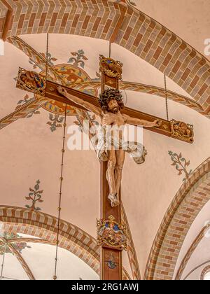 La crucifixion de Jésus avec une couronne gigante d'épines dans l'église abbatiale de Sorø, Danemark, 29 juillet 2023 Banque D'Images