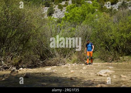 Randonnée dans Mascun Ravine dans les montagnes de Guara. Banque D'Images