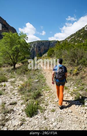 Randonnée dans Mascun Ravine dans les montagnes de Guara. Banque D'Images