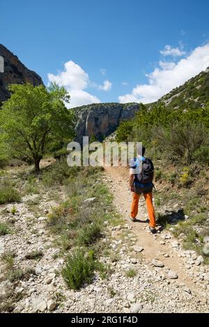 Randonnée dans Mascun Ravine dans les montagnes de Guara. Banque D'Images