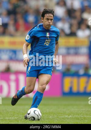 PHOTO D'ARCHIVE : Filippo INZAGHI aura 50 ans le 9 août 2023, Filippo 'Pippo' INZAGHI, ITA, action avec balle, action individuelle, tour préliminaire, République Tchèque (CZE) - Italie (ITA) 0:2, le 22 juin 2006 à Hambourg ; coupe du monde de football 2006 coupe du monde de la FIFA 2006, à partir de 09.06. - 09.07.2006 en Allemagne ?Sven Simon # Princess-Luise-Str. 41 # 45479 M uelheim/R uhr # tél. 0208/9413250#fax. 0208/9413260 # compte 1428150 Commerzbank Essen BLZ 36040039 # www.SvenSimon.net. Banque D'Images