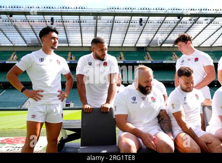 Les Anglais Marcus Smith (à gauche), Ollie Lawrence, Joe Marler et Danny Care lors d'une annonce d'équipe pour la coupe du monde de rugby 2023 au Twickenham Stadium, Londres. Date de la photo : lundi 7 août 2023. Banque D'Images