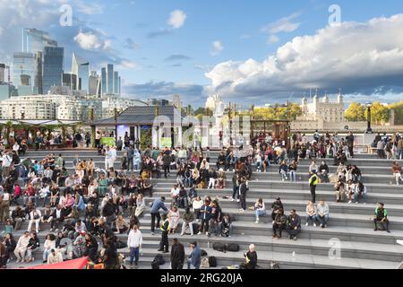 Le Scoop est un amphithéâtre en plein air situé sur le côté sud de la Tamise près de Tower Bridge à Londres, situé à côté de l'hôtel de ville Banque D'Images