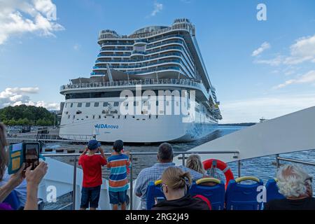 Bateau de croisière AIDAnova, ferry pour passagers, personnes, port, Kiel, Schleswig-Holstein, Allemagne Banque D'Images