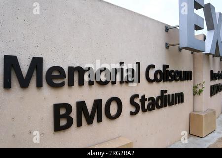 Los Angeles, Californie : exposition Park Entrance, Memorial Coliseum – panneau BMO Stadium Banque D'Images