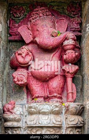 07 21 2007 Vintage Pierre sculptée Seigneur Ganesha idole sur les murs extérieurs du Temple Siddheshwar Temple à Bhubaneswar Orissa Odisha Inde Asie Banque D'Images