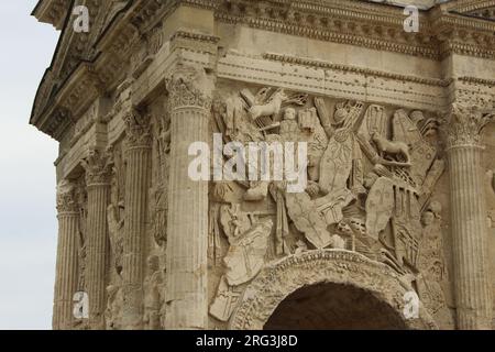 Arc de triomphe de façade extérieure orange Banque D'Images