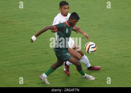 Kolkata, Inde. 06 juillet 2021. Le Bengale oriental a été tenu à un match nul de 2-2 par l'armée du Bangladesh dans un match du groupe A de la 132e coupe Durand au Vivekananda Yuba Bharati Krirangan. (Photo de Dipa Chakraborty/Pacific Press) crédit : Pacific Press Media production Corp./Alamy Live News Banque D'Images