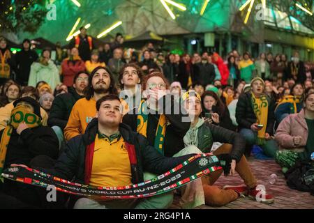 Melbourne, Australie, 7 août 2023. Un fan réagit aux Australiens qui ont presque marqué un but contre le Danemark lors d'une diffusion de la coupe du monde féminine de la Fifa à Federation Square. Crédit : Jay Kogler/Alamy Live News Banque D'Images