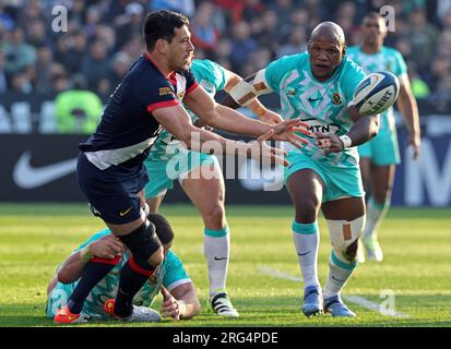 L’Argentin Los Pumas Guido Petti livre le ballon suivant et le Sud-Africain Springbooks Bongi Mbonambi lors de leur match test de Rugby Union avant la prochaine coupe du monde de Rugby 2023, au stade Jose Amalfitani de Buenos Aires, le 5 août 2023. (Photo Alejandro Pagni / PHOTOxPHOTO) Banque D'Images