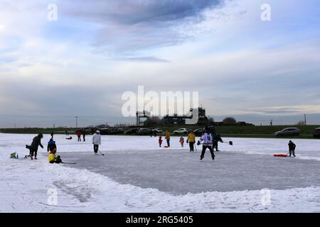 Patinage sur glace dans la réserve naturelle Whittlesey Wash, Whittlesey Town, Fenland ; Cambridgeshire ; Angleterre; ROYAUME-UNI Banque D'Images