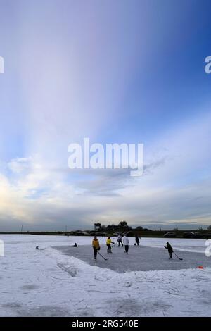 Patinage sur glace dans la réserve naturelle Whittlesey Wash, Whittlesey Town, Fenland ; Cambridgeshire ; Angleterre; ROYAUME-UNI Banque D'Images