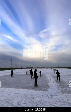 Patinage sur glace dans la réserve naturelle Whittlesey Wash, Whittlesey Town, Fenland ; Cambridgeshire ; Angleterre; ROYAUME-UNI Banque D'Images