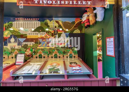 Amusement et jeux de Noël dans le parc d'attractions Tivoli à Copenhague. Banque D'Images