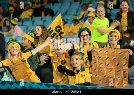 7 août 2023 ; Stadium Australia, Sydney, NSW, Australie : FIFA Womens World Cup Round of 16 football, Australie contre Danemark ; supporters de l'Australie Banque D'Images