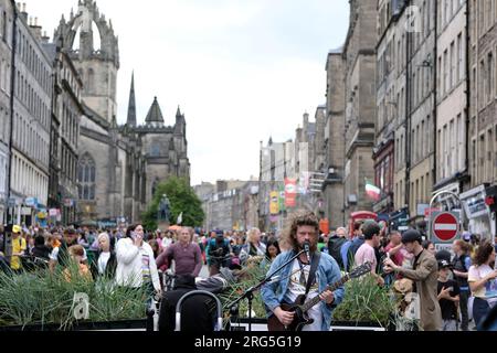 Edimbourg, Royaume-Uni. 07 août 2023. Lundi 07 août 2023. Edinburgh Fringe Day 3 : Street Entertainment in the Royal Mile la plus grande plate-forme au monde pour la liberté créative aura lieu du 04 au 28 août. Crédit : Rob Gray/Alamy Live News Banque D'Images