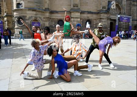 Édimbourg, Écosse, Royaume-Uni. 7 août 2023. Edinburgh Fringe:Havana Street Party, un spectacle de danse spectaculaire de Cuba. Se produisant devant le McEwan Hall à Bristo Square. Craig Brown/Alamy Live News Banque D'Images
