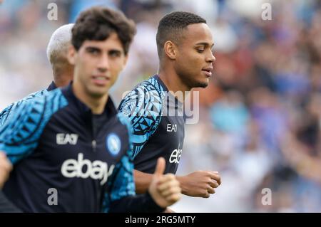 Natan Bernardo de Souza, défenseur brésilien de SSC Napoli, regarde pendant la séance de l'après-midi du camp d'entraînement de pré-saison 2023-24 de SSC Napoli. Banque D'Images