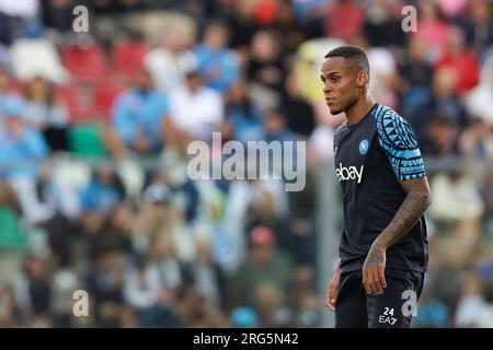 Natan Bernardo de Souza, défenseur brésilien de SSC Napoli, regarde pendant la séance de l'après-midi du camp d'entraînement de pré-saison 2023-24 de SSC Napoli. Banque D'Images