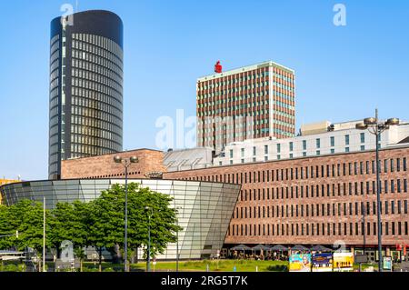 Dortmund, parvis de la gare, horizon du centre-ville, bibliothèque municipale et nationale, Allemagne, Banque D'Images