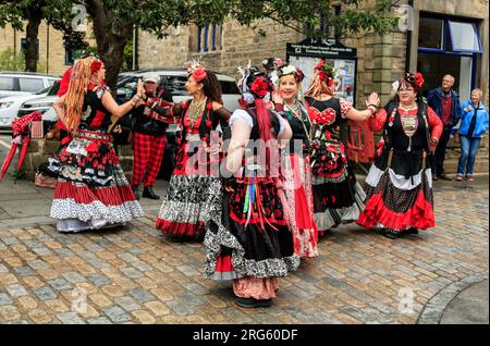 Danseurs au Hebden Bridge Steampunk Weekend 2023. Banque D'Images
