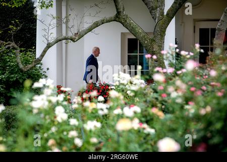 Le président américain Joe Biden arrive de Wilmington, Delaware sur Marine One sur la pelouse sud de la Maison Blanche à Washington, DC, le lundi 7 août 2023. Crédit : Rod Lamkey/CNP Banque D'Images