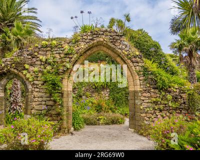 Le Prieuré de Saint-Nicolas, le Prieuré de Tresco, les ruines de l'Abbaye, les Jardins de l'Abbaye de Tresco, Tresco, îles Scilly, Cornouailles, Angleterre, Royaume-Uni, GB. Banque D'Images