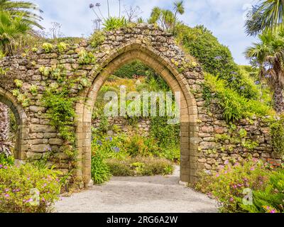 Le Prieuré de Saint-Nicolas, le Prieuré de Tresco, les ruines de l'Abbaye, les Jardins de l'Abbaye de Tresco, Tresco, îles Scilly, Cornouailles, Angleterre, Royaume-Uni, GB. Banque D'Images